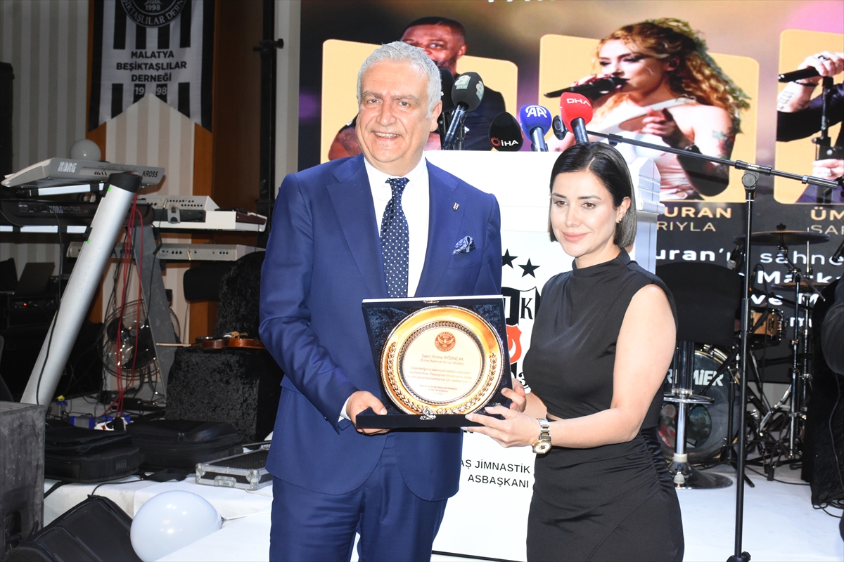 Beşiktaş Başkanı Adalı Malatya'da down sendromlu ve yetim çocuklara yardım gecesine katıldı