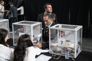 - Başkan adayı Gürkan Aksoy, 7. sandıkta oyunu kullandı