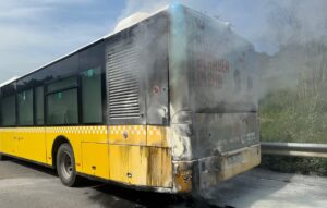 İSTANBUL (AA) – Beykoz'da, seyir halindeki İETT otobüsünün motor kısmında