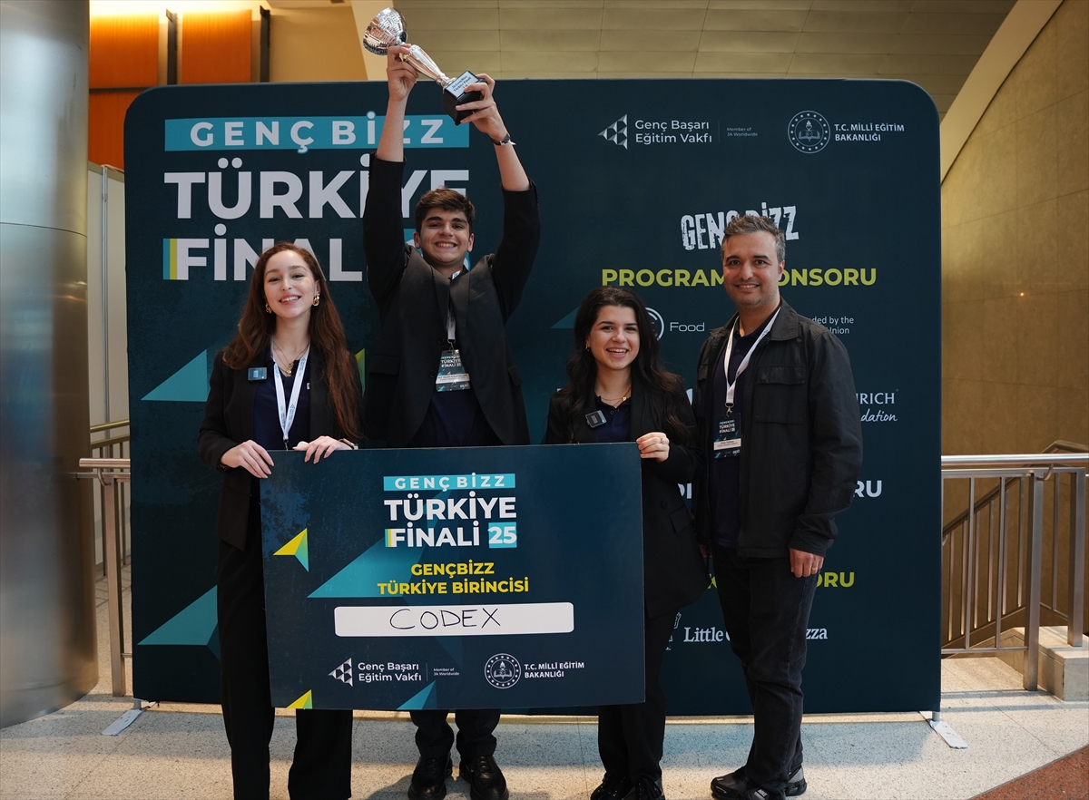 Bilfen Üsküdar Fen Lisesi öğrencileri “Yılın Girişimi” ödülü kazandı