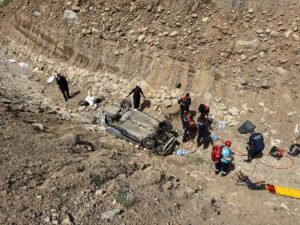 BİNGÖL (AA) – Bingöl'de otomobilin dere yatağına devrilmesi sonucu 7