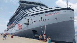 MUĞLA (AA) – Bahamalar bayraklı "Resilient Lady" kruvaziyeri, 2 bin