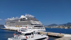 MUĞLA (AA) – Muğla'nın Bodrum ilçesine "Seven Seas Splendor" isimli