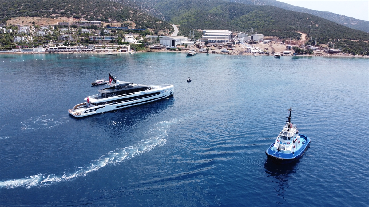 Bodrum'da üretilen süper yat denize indirildi