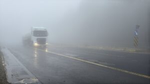 BOLU (AA) – D-100 kara yolunun Bolu Dağı kesiminde sis