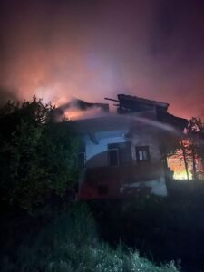 BOLU (AA) – Bolu'nun Göynük ilçesinde çıkan yangında 2 katlı