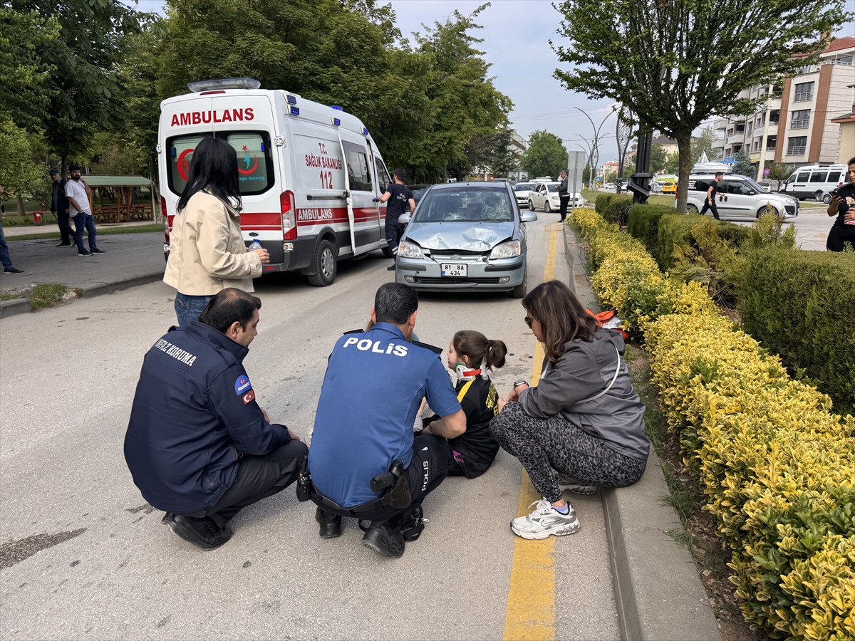 Bolu'da otomobilin çarptığı anne ve 10 yaşındaki kızı yaralandı