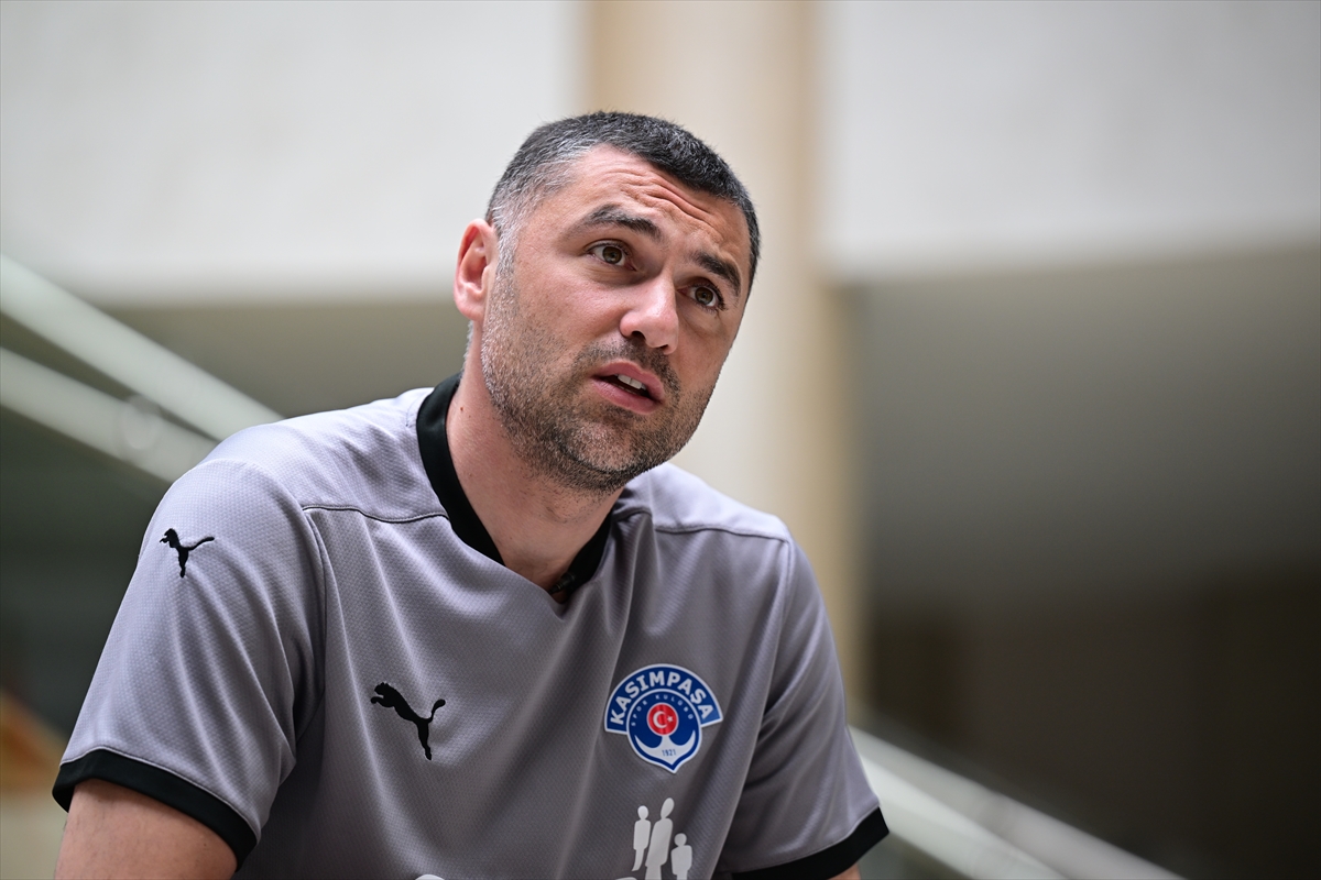 Burak Yılmaz, Türkiye'de futbola “ölüm ya da kalım” olarak bakılmasını istemiyor