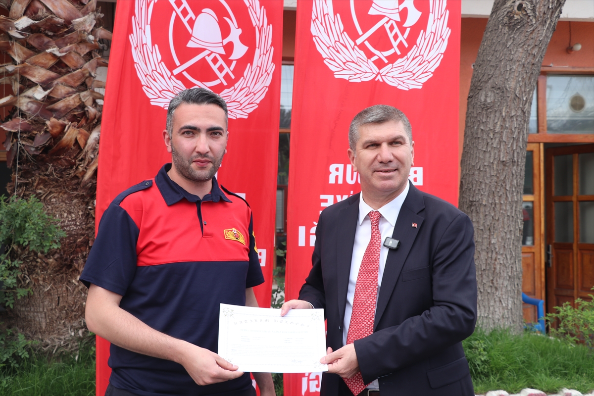 Burdur'da 96 itfaiyeciye temel itfaiyecilik ve arama kurtarma eğitimi verildi