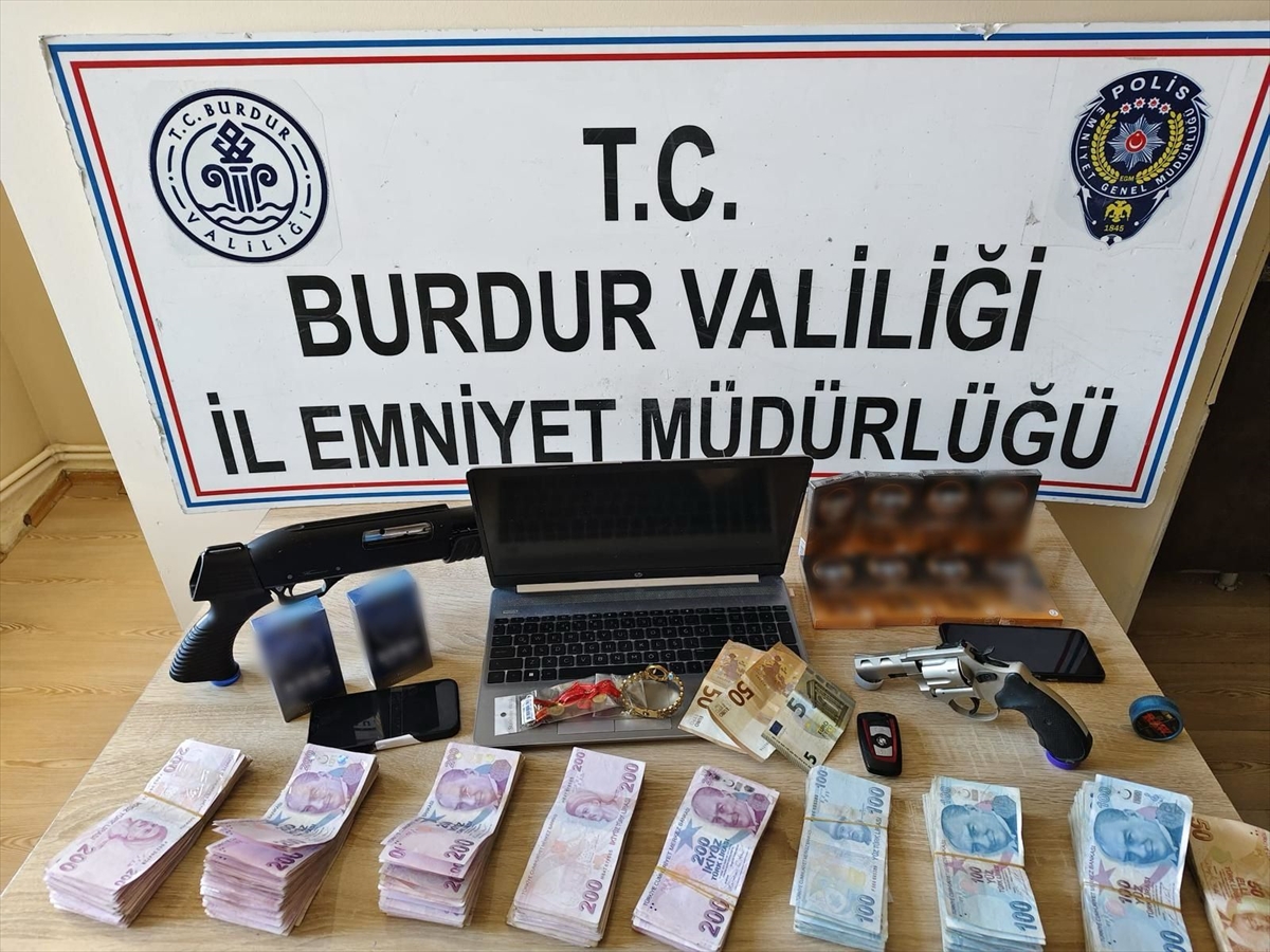 Burdur'da fuhuş operasyonunda yakalanan 8 zanlı tutuklandı