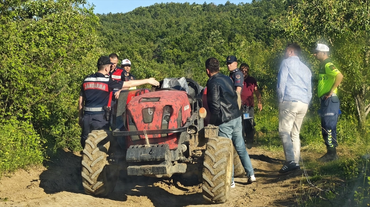 Bursa'da babasının kullandığı traktörün altında kalan çocuk ağır yaralandı