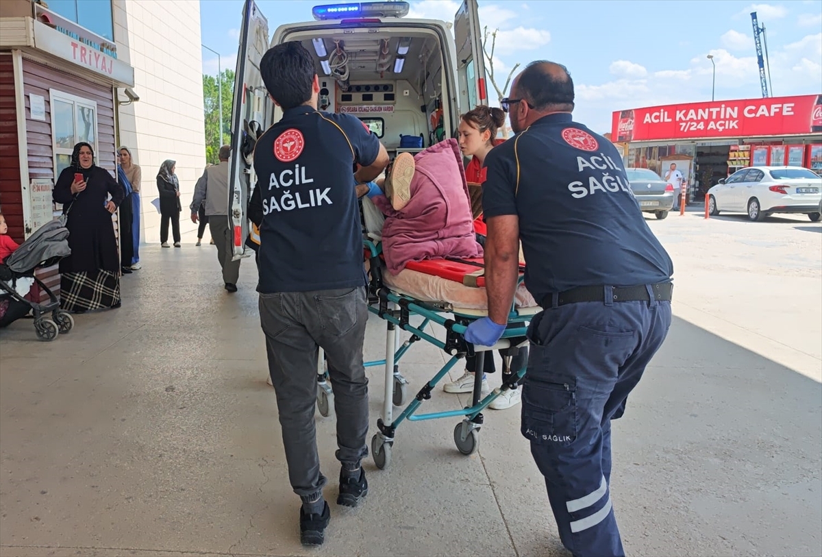 Bursa'da bacağına korkuluk demiri saplanan çocuk yaralandı