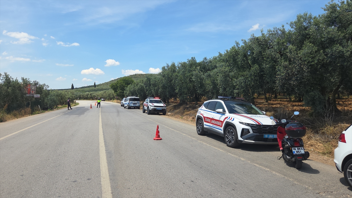 Bursa'da otomobil ile minibüsün çarpıştığı kazada 1 kişi öldü, 2 kişi yaralandı