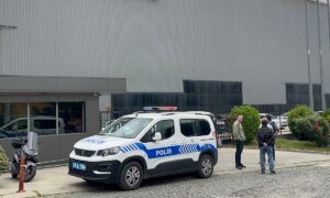 BURSA (AA) – Bursa'nın Nilüfer ilçesindeki bir fabrikada vincin indirdiği