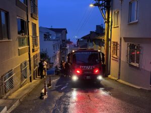 BURSA (AA) – Bursa'nın Yıldırım ilçesinde yangın çıkan evde bir