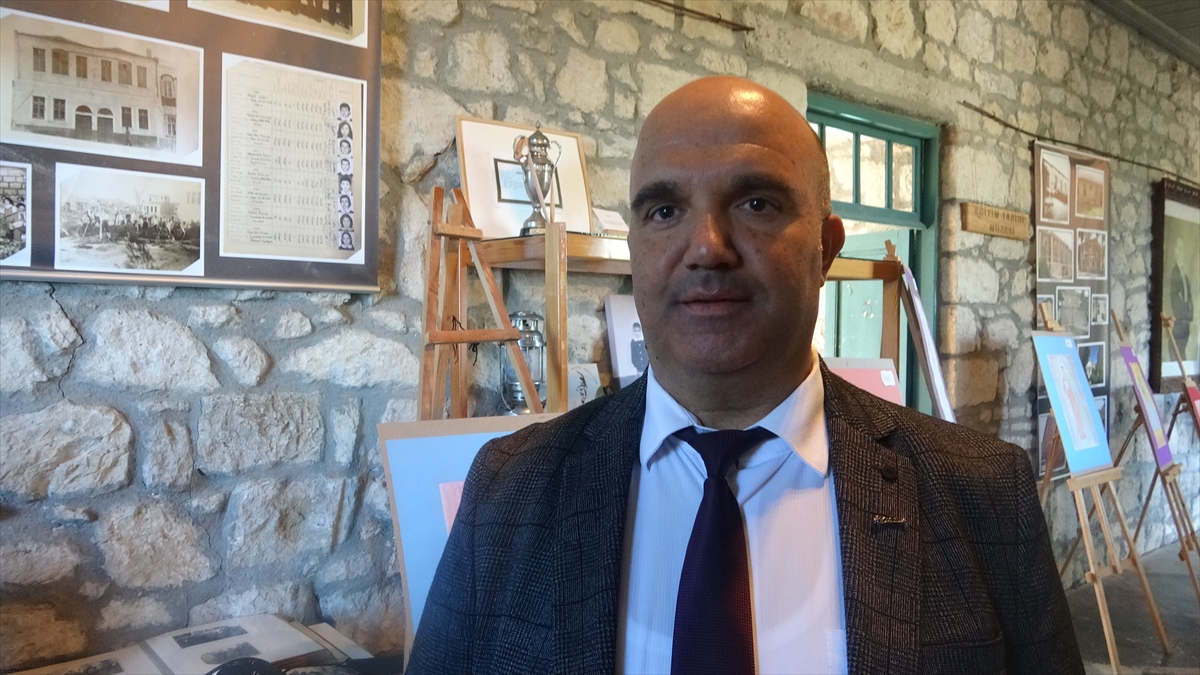 Çanakkale'de mitolojik giysiler defilesi düzenlendi
