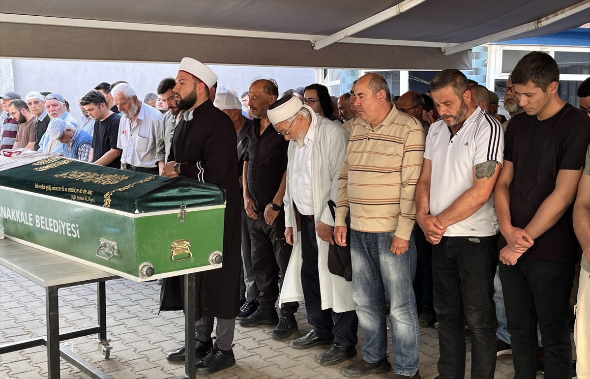 Çanakkale'de nefes borusuna yemek kaçması sonucu hayatını kaybeden öğrenci toprağa verildi