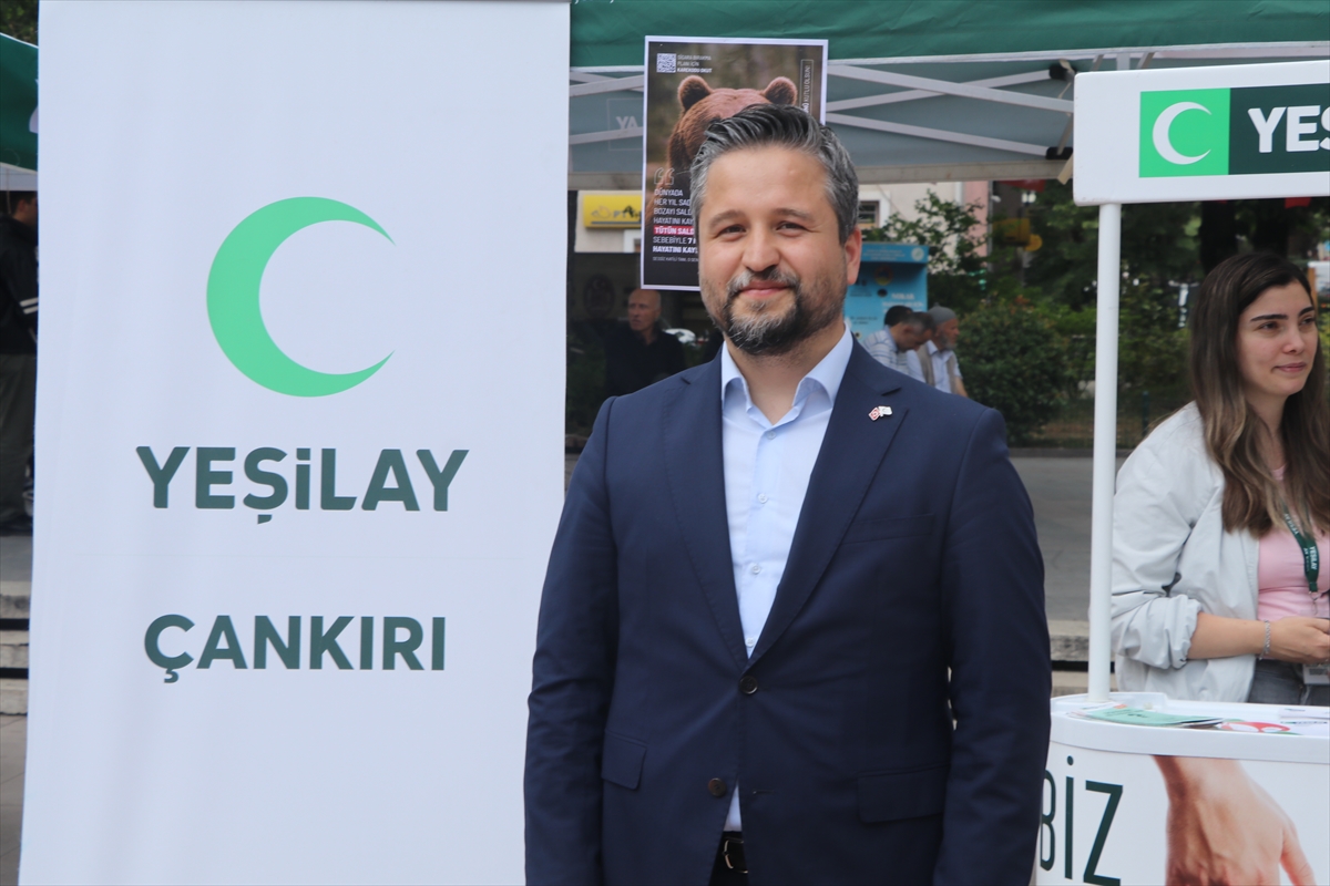Çankırı'da polis, sigaradan ölüm vakası canlandırmasında delil olarak izmarit topladı