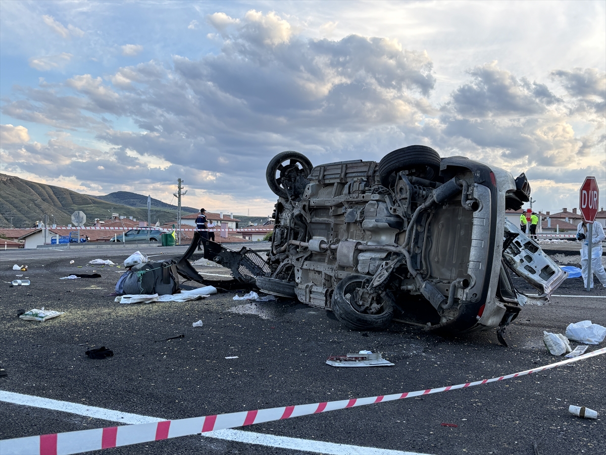 Çankırı'da takla atan otomobildeki 1 kişi öldü, 3 kişi yaralandı