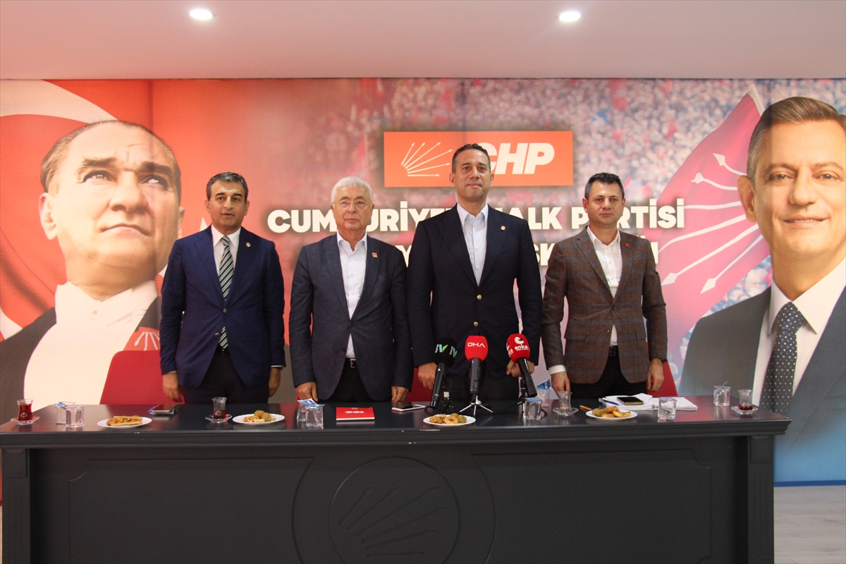 CHP'li Başarır ile Bulut Antalyalıları mitinge davet etti