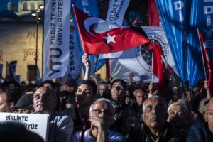 - "Ben meydandayım, sokaktayım, mücadelenin içindeyim. Ekrem Başkan'ı Silivri zindanından