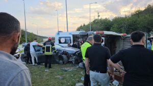 ÇORUM (AA) – Çorum'da otomobil ile minibüsün çarpıştığı kazada 4