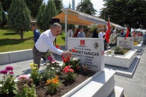 ÇORUM (AA) – Çorum'da, 60 metrelik Türk bayrağı açan üniversite