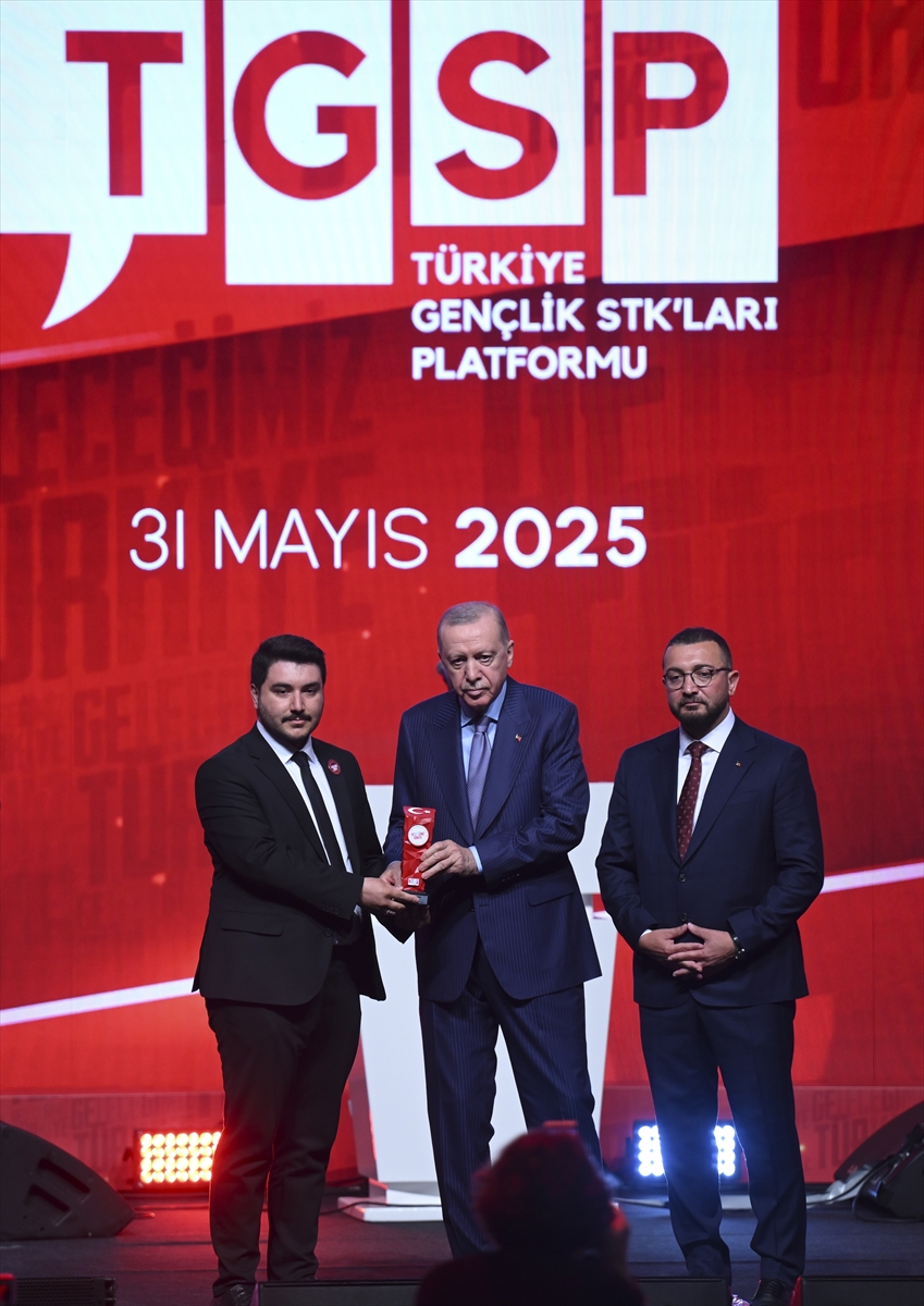 Cumhurbaşkanı Erdoğan “Türkiye Gençlik Zirvesi”nde konuştu: (1)