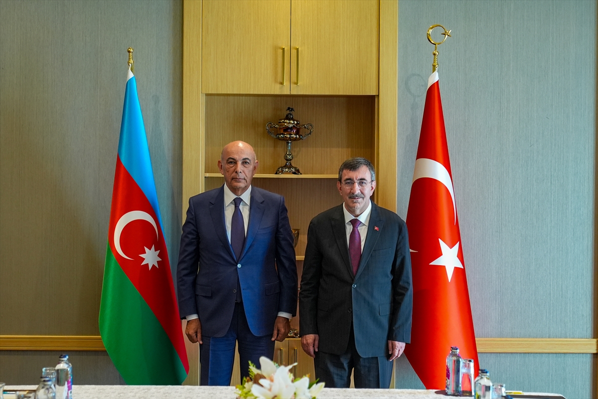 Cumhurbaşkanı Yardımcısı Yılmaz, Azerbaycan Cumhurbaşkanlığı Siyasi Partiler ve Yasama Erki ile İlişkiler Başkanı Veliyev ile görüştü: