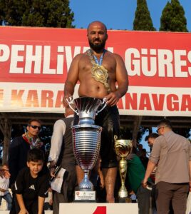 - Finalde Yusuf Can Zeybek'i yenen Orhan Okulu, başpehlivanlığı kazandı