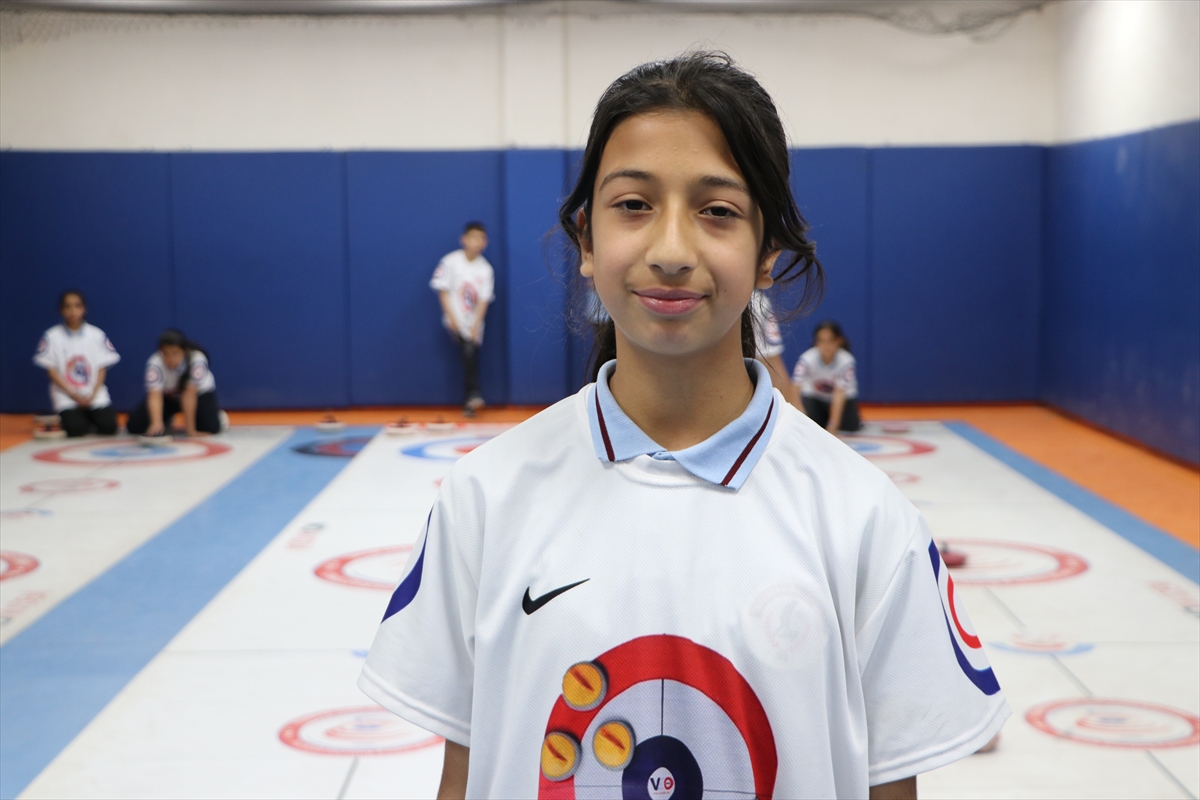 Dezavantajlı mahalledeki sporcu kızların Floor Curling'de hedefi Türkiye şampiyonluğu