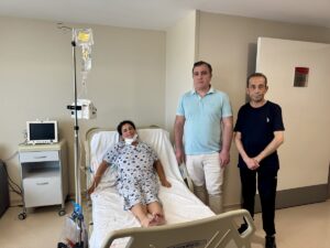 ANTALYA (AA) – Antalya'da böbrek hastası Dilber Özkul, diyalize girerken