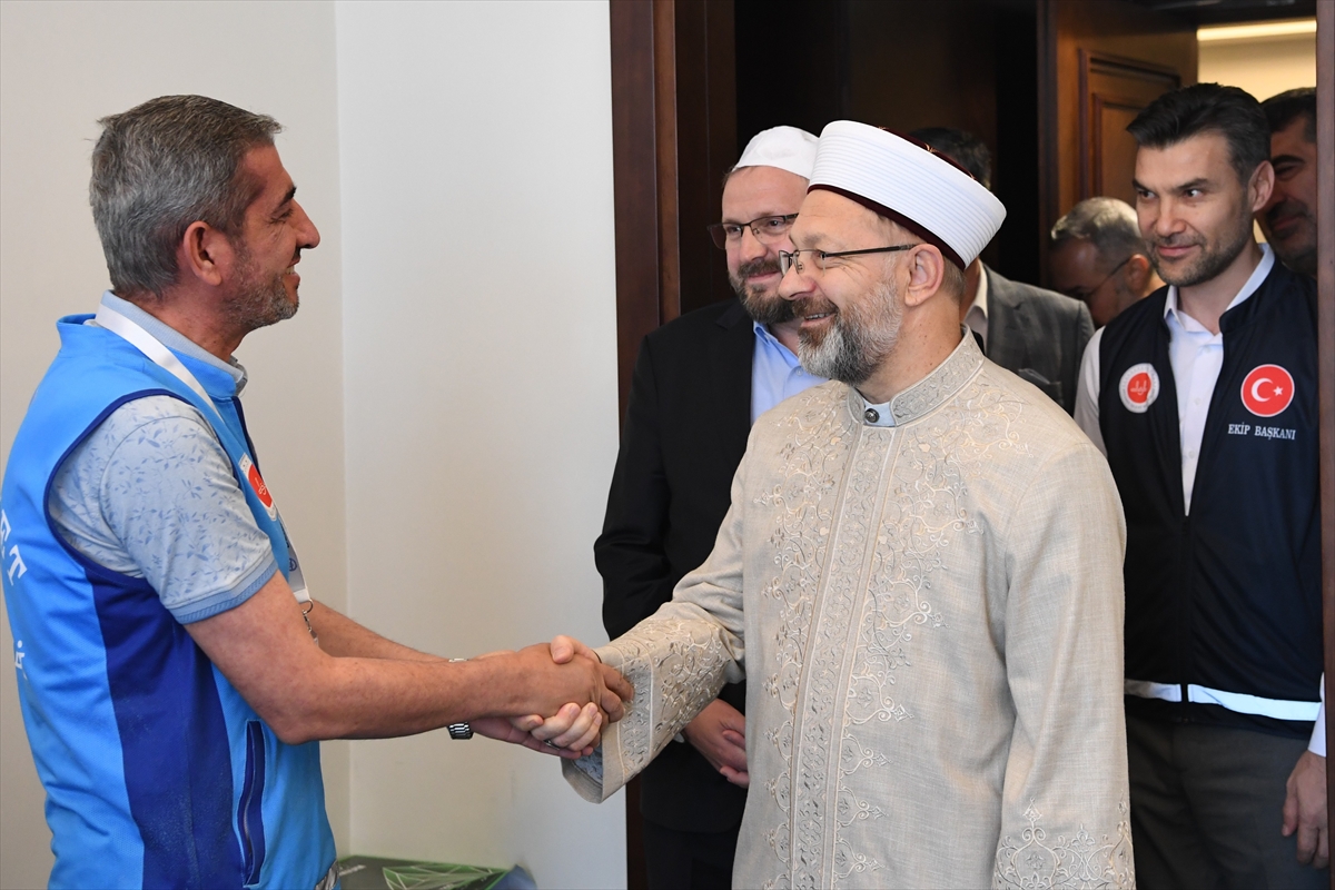 Diyanet İşleri Başkanı Erbaş, Medine'deki hac hizmetlerini yerinde inceledi