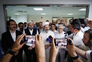 - "Mekke'de bulunan 50 bin hacımıza sağlıklı yemek ikram ediyoruz.