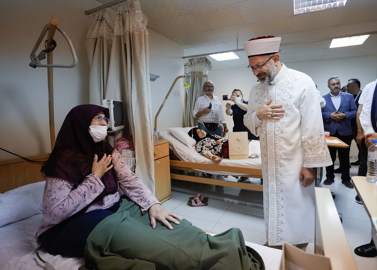 Diyanet İşleri Başkanı Erbaş, Mekke'de hastaneyi ziyaret etti