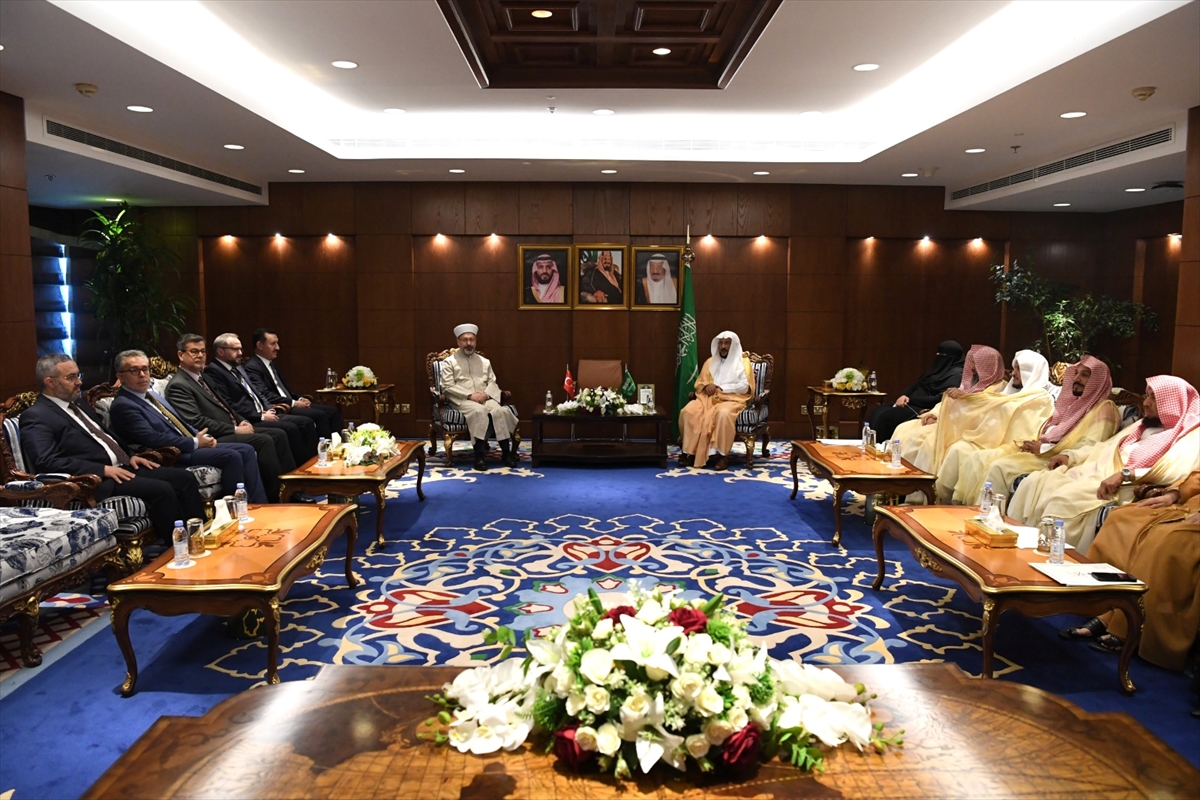 Diyanet İşleri Başkanı Erbaş Suudi Arabistan İslam İşleri, Davet ve İrşad Bakanı Abdülaziz ile görüştü