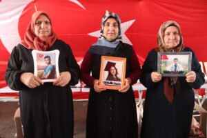 DİYARBAKIR (AA) – Dağa kaçırılan çocukları için eski HDP il