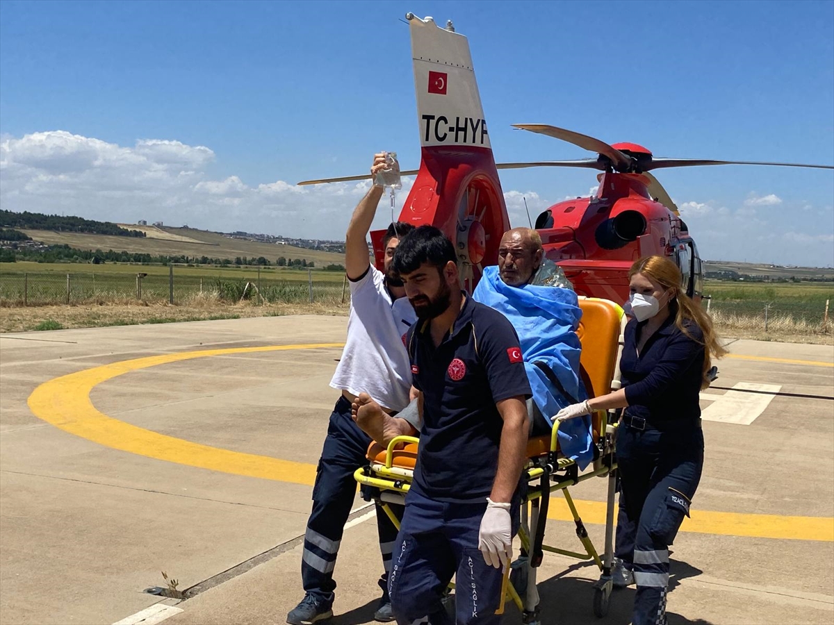 Diyarbakır'da ambulans helikopter vücudunda yanık oluşan kişi için havalandı