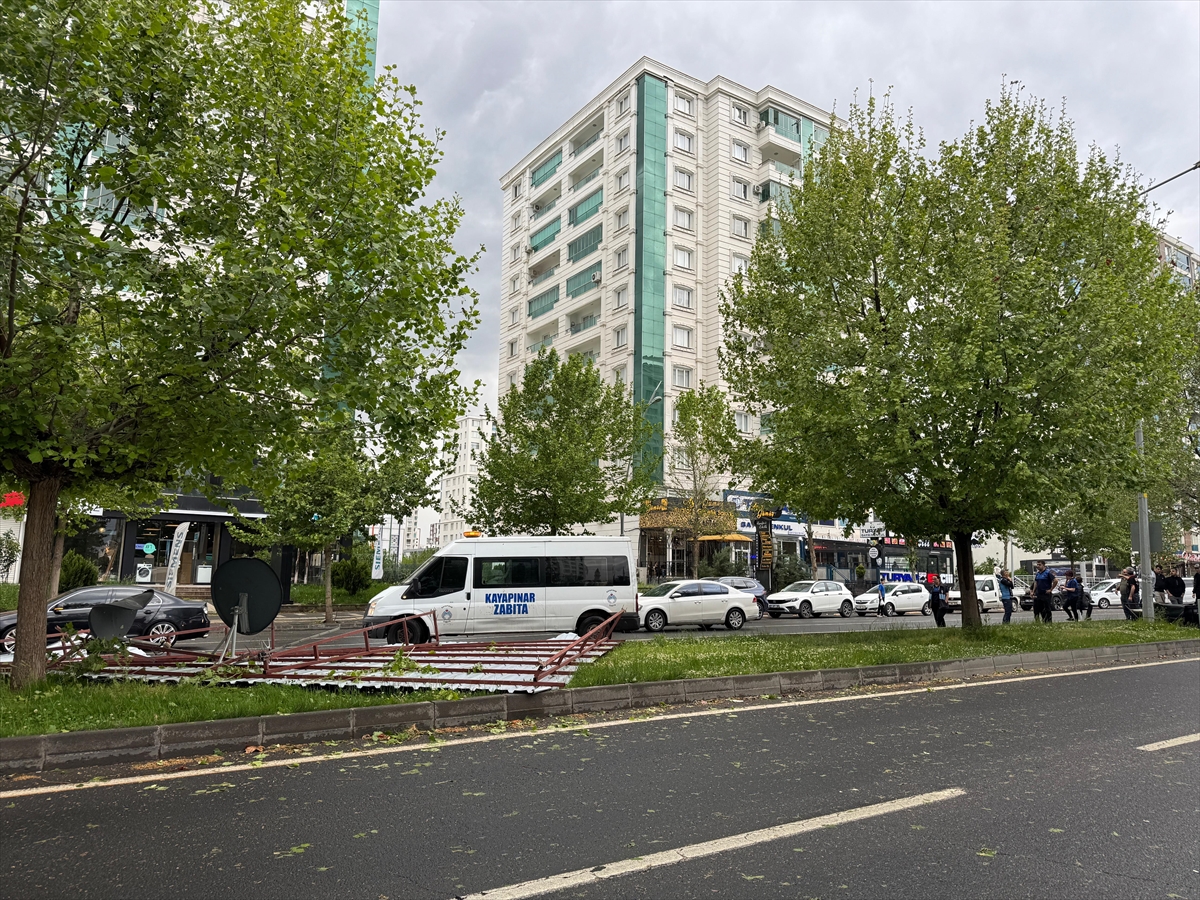 Diyarbakır'da fırtına yaşamı olumsuz etkiledi