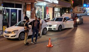 DİYARBAKIR (AA) – Diyarbakır'ın Ergani ilçesinde 200 polisin katılımıyla uyuşturucu