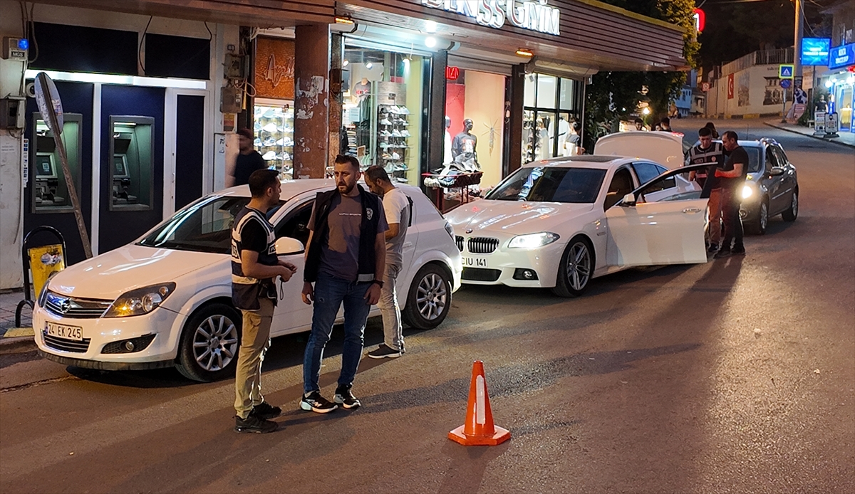 Diyarbakır'da uyuşturucu satıcılarına yönelik “Narko Hançer” uygulaması yapıldı