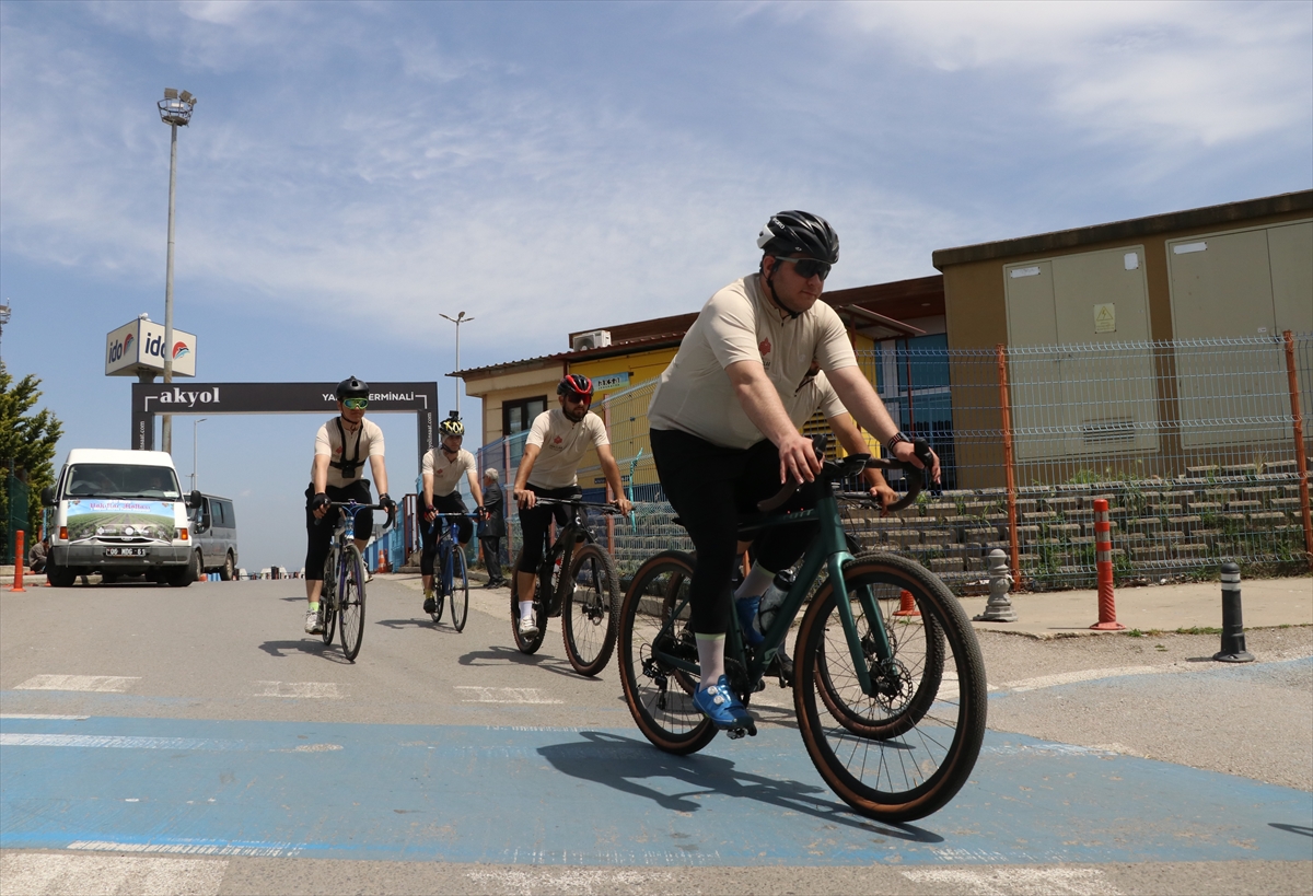 “Doğaya vakıf ol” sloganıyla İstanbul'dan Bursa'ya pedal çeviriyorlar