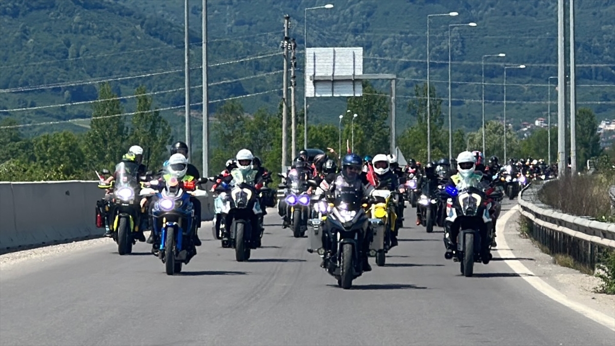 Düzce'de 150 motosikletli, 19 Mayıs Atatürk'ü Anma, Gençlik ve Spor Bayramı'nda buluştu