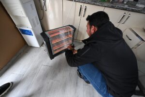 DÜZCE (AA) – Düzce'de düştüğü dereden itfaiye ekiplerince kurtarılan kedi