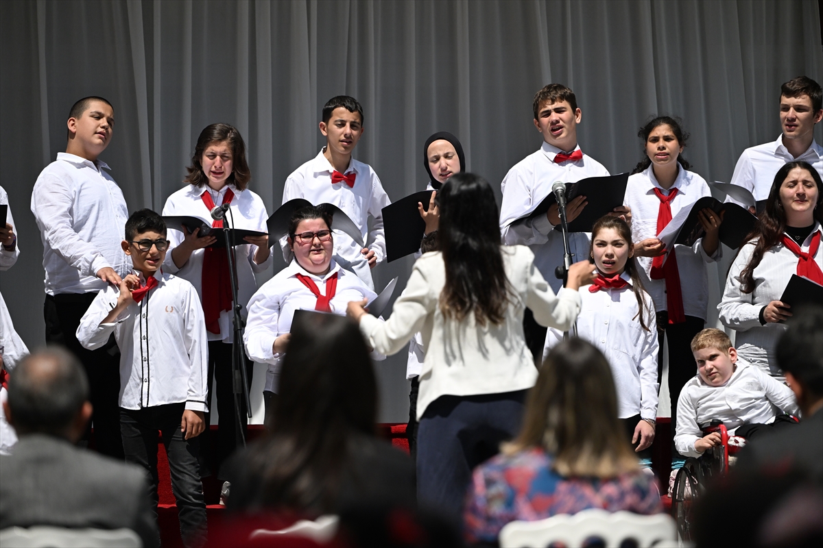 Düzce'de özel gereksinimli çocuklardan oluşan koro konser verdi