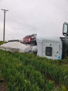 EDİRNE (AA) – Edirne'nin Lalapaşa ilçesinde devrilen beton mikserinin sürücüsü