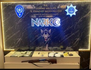 EDİRNE (AA) – Edirne'de düzenlenen uyuşturucu operasyonunda gözaltına alınan 2
