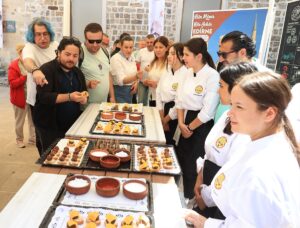 - Etkinlikte şef adayı öğrenciler, Rumeli'ye özgü geleneksel lezzetleri tanıtarak