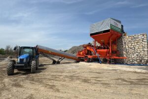 ELAZIĞ (AA) – Türkiye Jokey Kulübü (TJK) Elazığ Hipodromu'nda at