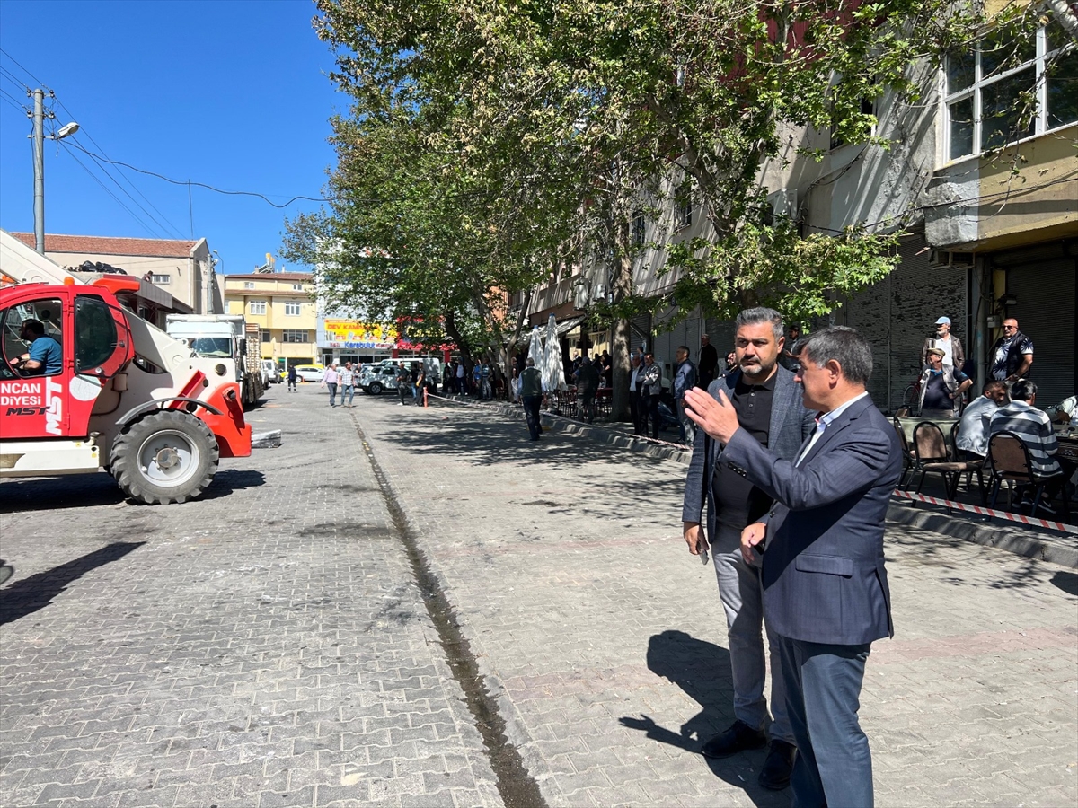 Erzincan Belediye Başkanı Aksun, yangında zarar gören esnafı ziyaret etti